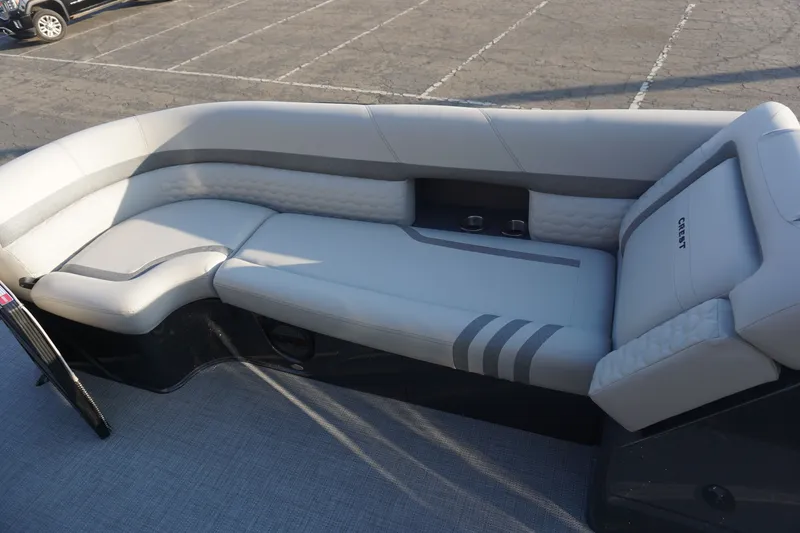 Slide: The Image of Crest Continental 260 SLS 2026 - 17