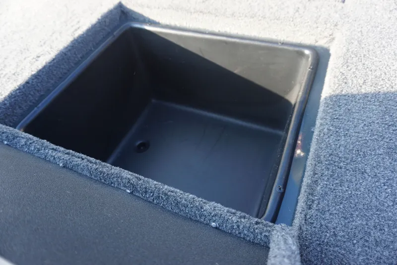 Slide: The Image of Crest Continental 260 SLS 2026 - 2