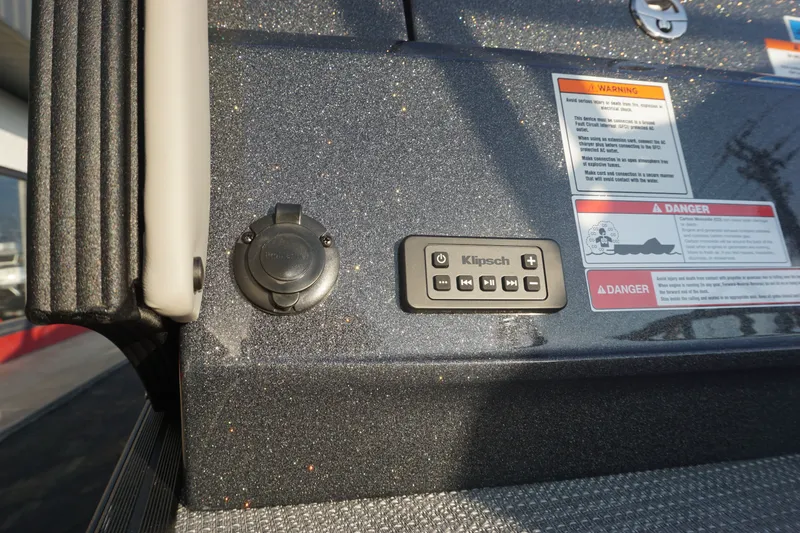 Slide: The Image of Crest Continental 260 SLS 2026 - 23