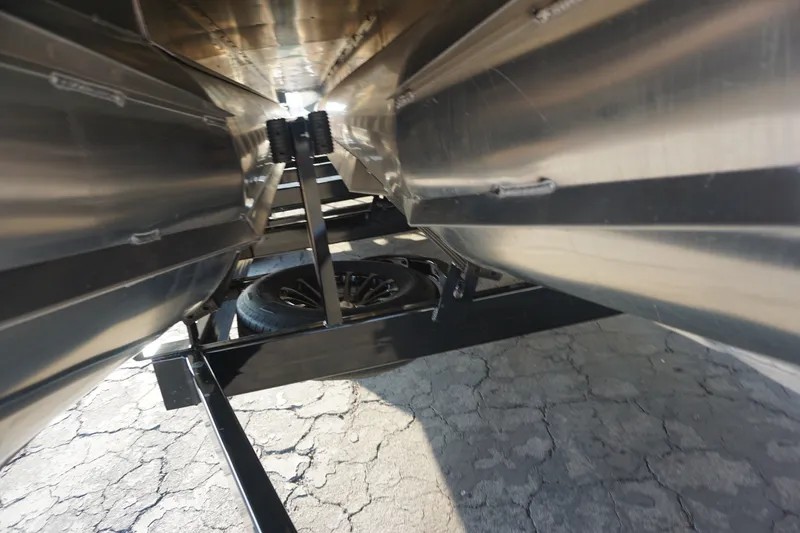 Slide: The Image of Crest Continental 260 SLS 2026 - 25