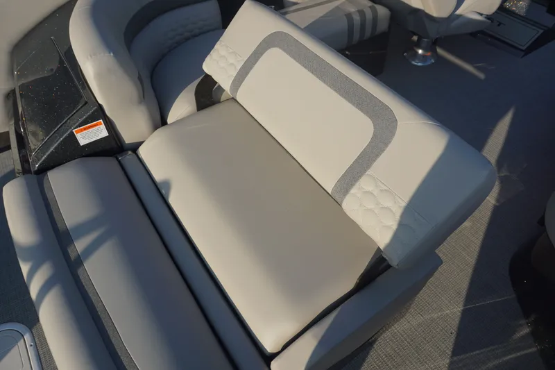 Slide: The Image of Crest Continental 260 SLS 2026 - 34