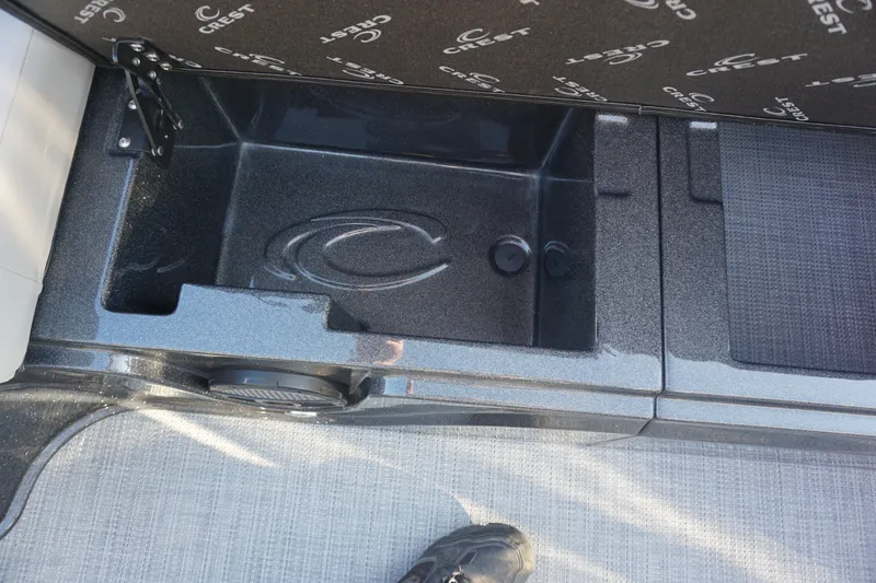 Slide: The Image of Crest Continental 260 SLS 2026 - 40