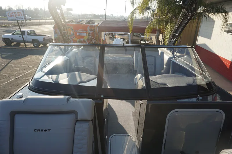 Slide: The Image of Crest Continental 260 SLS 2026 - 42