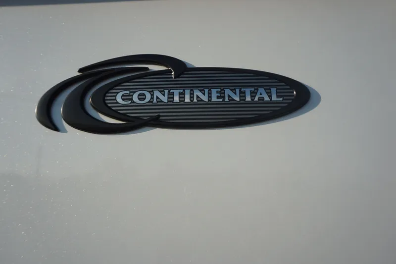 Slide: The Image of Crest Continental 260 SLS 2026 - 44