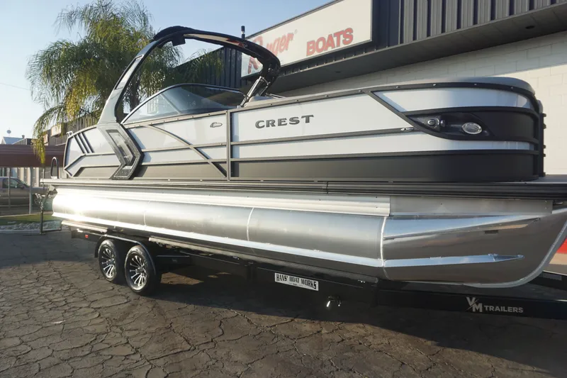 Slide: The Image of Crest Continental 260 SLS 2026 - 45