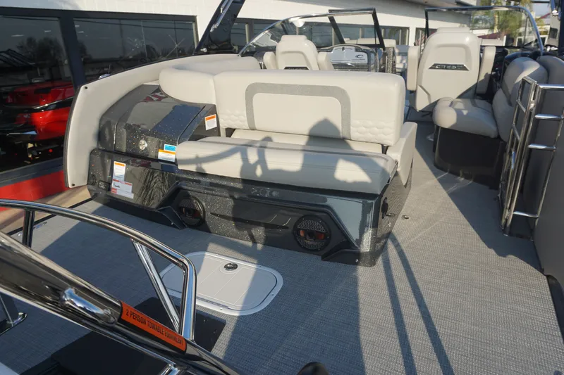 Slide: The Image of Crest Continental 260 SLS 2026 - 5