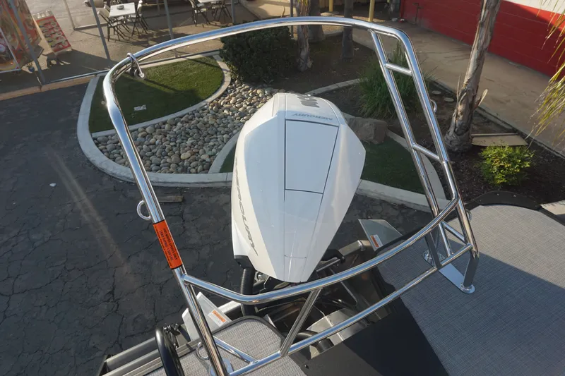 Slide: The Image of Crest Continental 260 SLS 2026 - 6