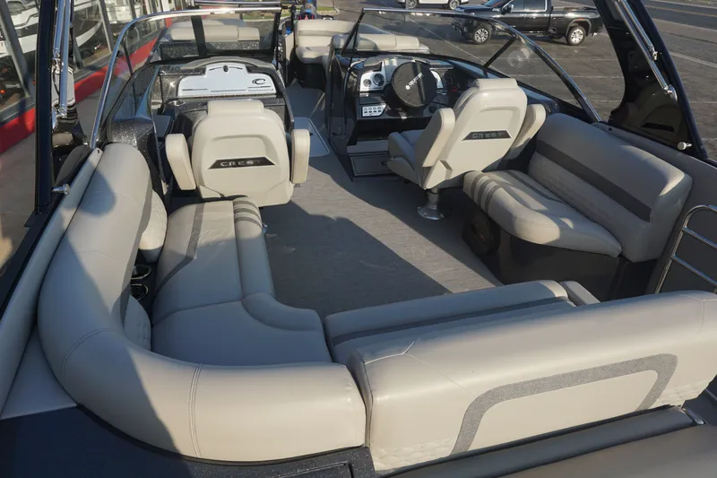 Slide: The Image of Crest Continental 260 SLS 2026 - 7