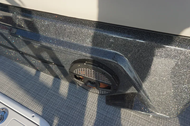 Slide: The Image of Crest Continental 260 SLS 2026 - 8