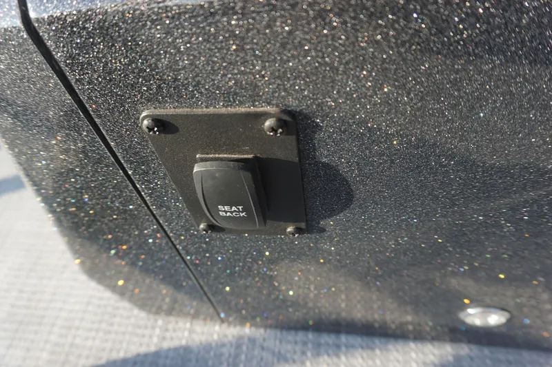 Slide: The Image of Crest Continental 260 SLS 2026 - 9