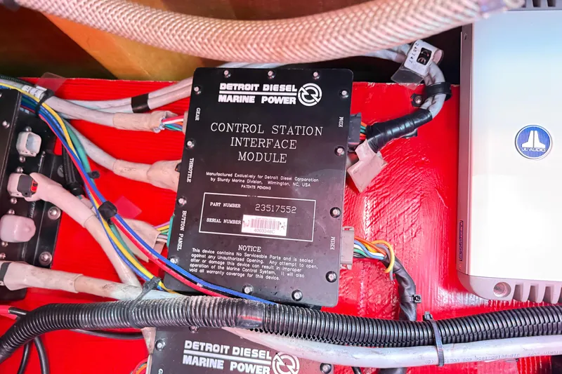 Slide: The Image of Detroit Diesel marine power control module in 2002 Hallett Express Cruiser. - 82