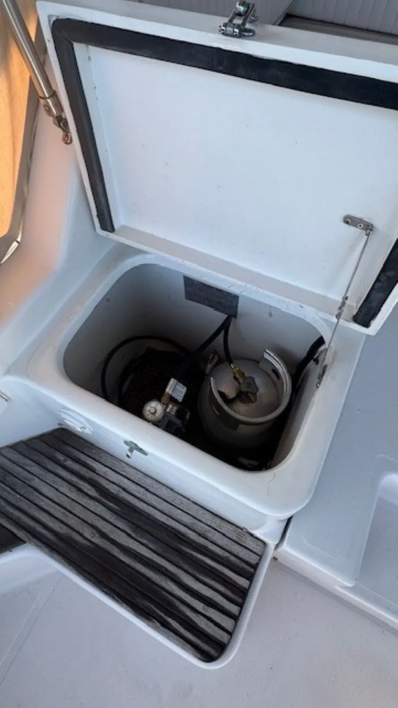 Slide: The Image of Mainship Pilot 34 2000 - 20