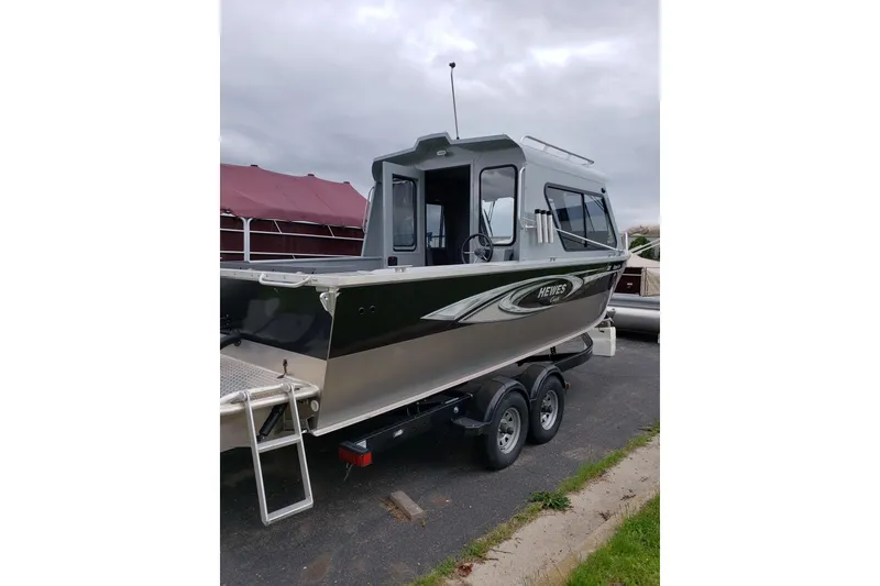 Slide: The Image of 2019 Hewescraft 220 Ocean Pro ET Hardtop boat on trailer, side view. - 12