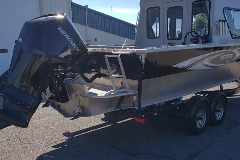 Slide: The Image of 2019 Hewescraft 220 Ocean Pro ET Hardtop boat with Mercury outboard engine on trailer. - 7