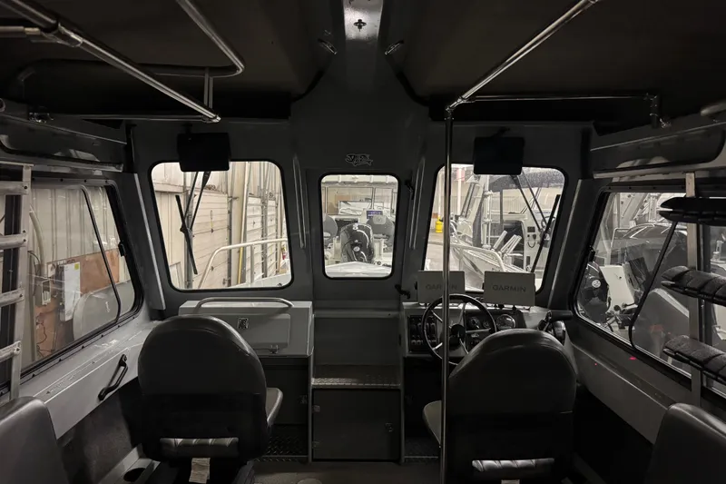 Slide: The Image of Interior of 2019 Hewescraft 220 Ocean Pro ET Hard Top boat, featuring steering and seating. - 24