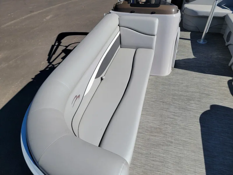 Slide: The Image of Bennington 20SLV 2020 - 12