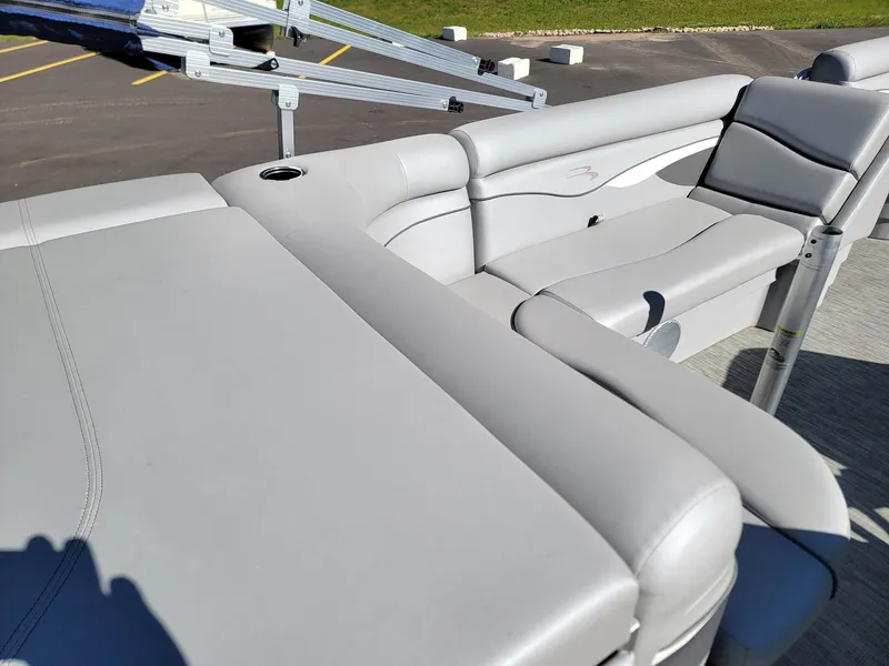 Slide: The Image of Bennington 20SLV 2020 - 16