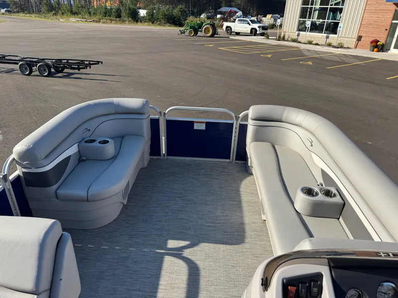 Slide: The Image of Bennington 20SLV 2020 - 9