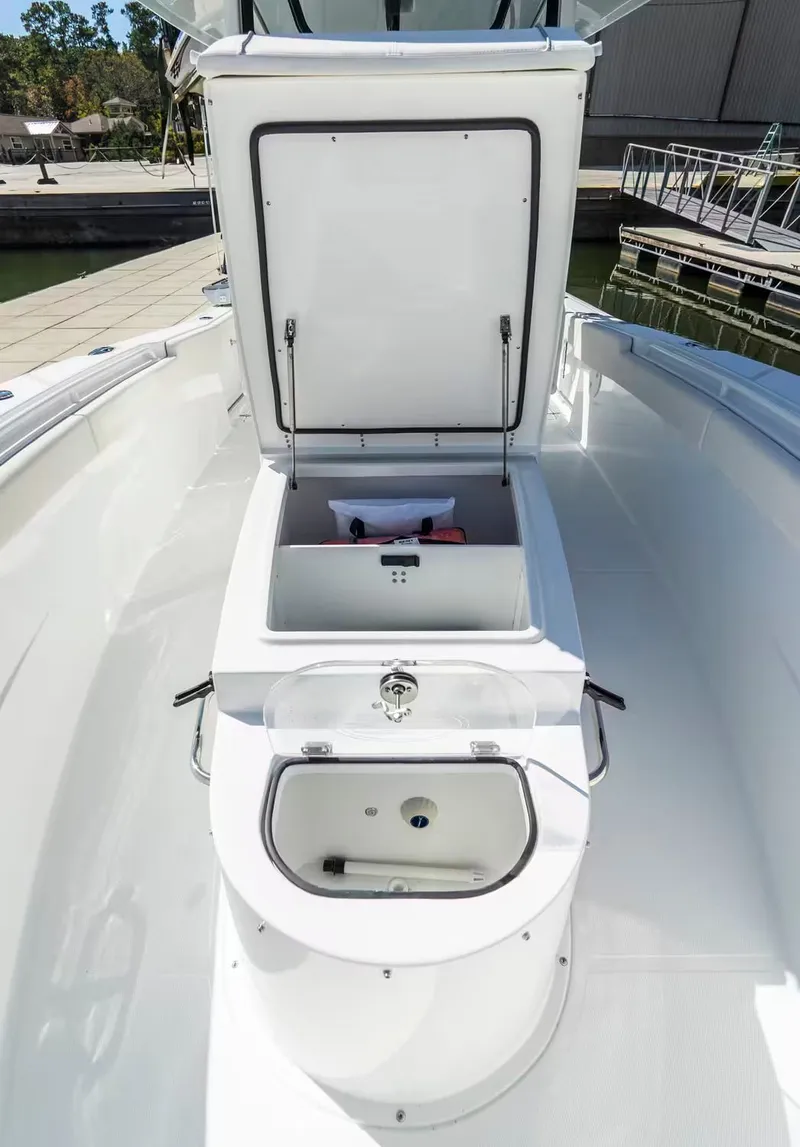 Slide: The Image of Sea Hunt Gamefish 28 Coffin Box 2027 - 11