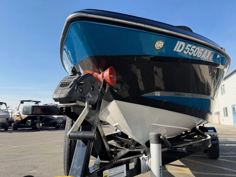 Slide: The Image of MasterCraft XT21 2017 - 11