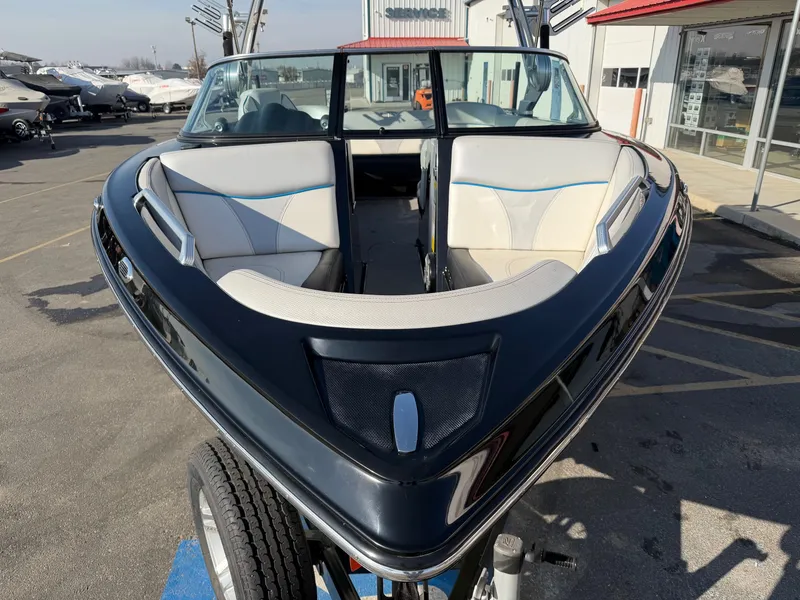 Slide: The Image of MasterCraft XT21 2017 - 12