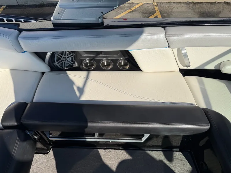 Slide: The Image of MasterCraft XT21 2017 - 24