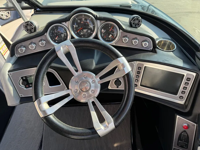 Slide: The Image of MasterCraft XT21 2017 - 28