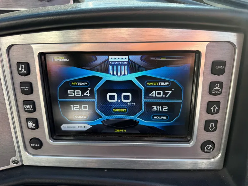 Slide: The Image of MasterCraft XT21 2017 - 31