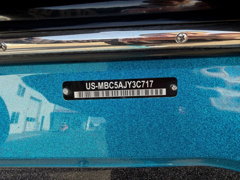 Slide: The Image of MasterCraft XT21 2017 - 39