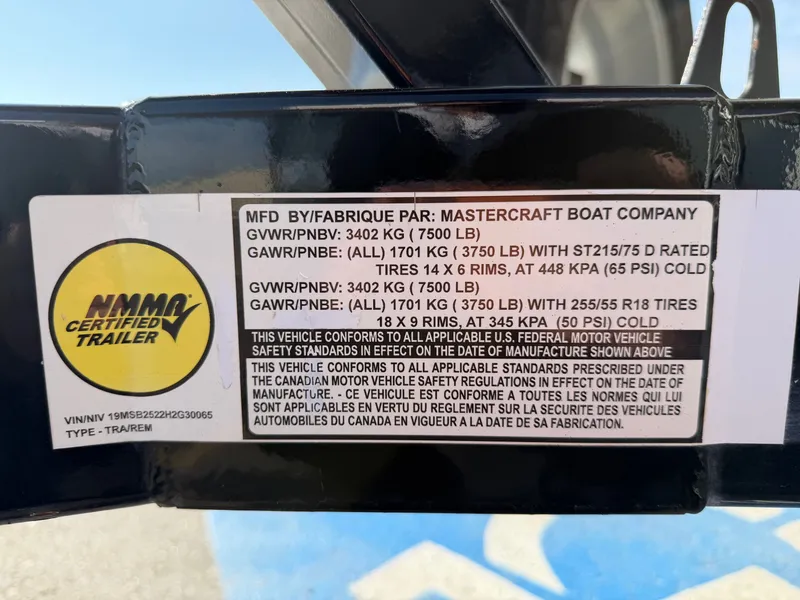 Slide: The Image of MasterCraft XT21 2017 - 40