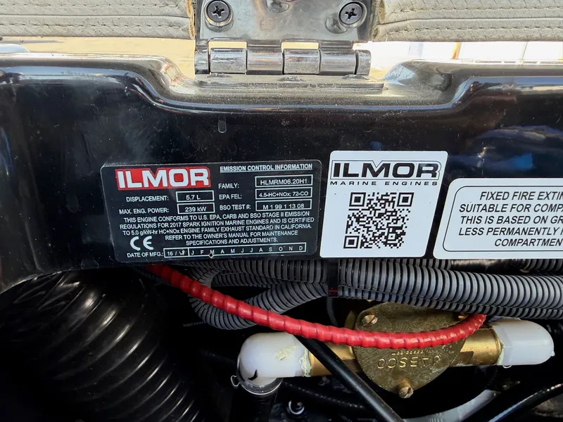 Slide: The Image of MasterCraft XT21 2017 - 41