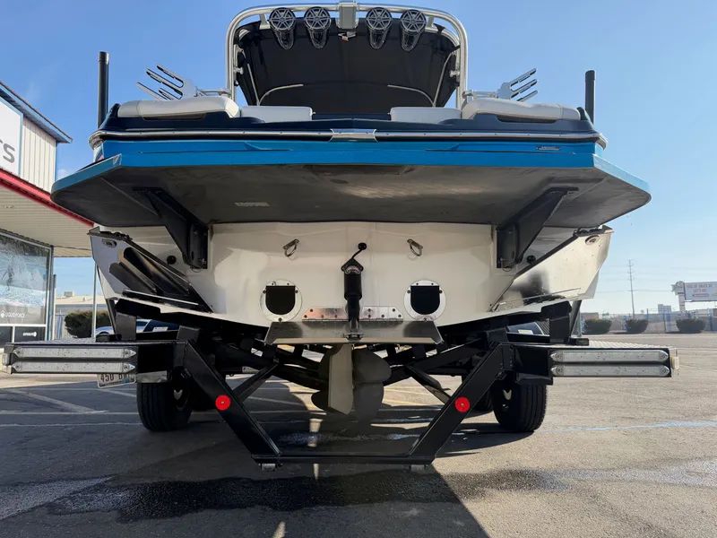 Slide: The Image of MasterCraft XT21 2017 - 5