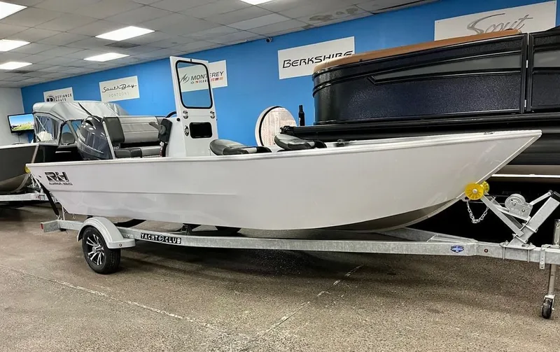 The Image of RH Pro V 18 Center Console 2026 - 0