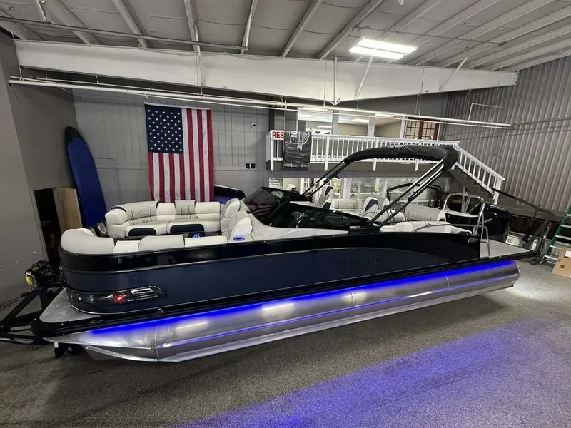 The Image of Avalon Catalina Quad Lounger Shift Windshield 2 2026 - 1