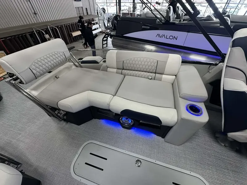 Slide: The Image of Avalon Catalina Quad Lounger Shift Windshield 2 2026 - 12