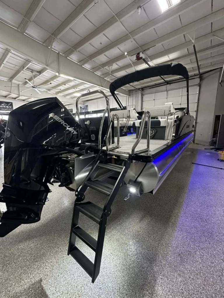 Slide: The Image of Avalon Catalina Quad Lounger Shift Windshield 2 2026 - 18