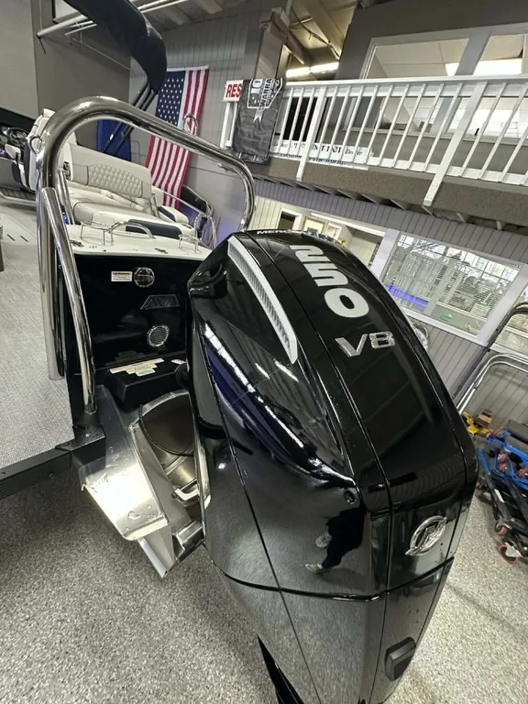 Slide: The Image of Avalon Catalina Quad Lounger Shift Windshield 2 2026 - 19