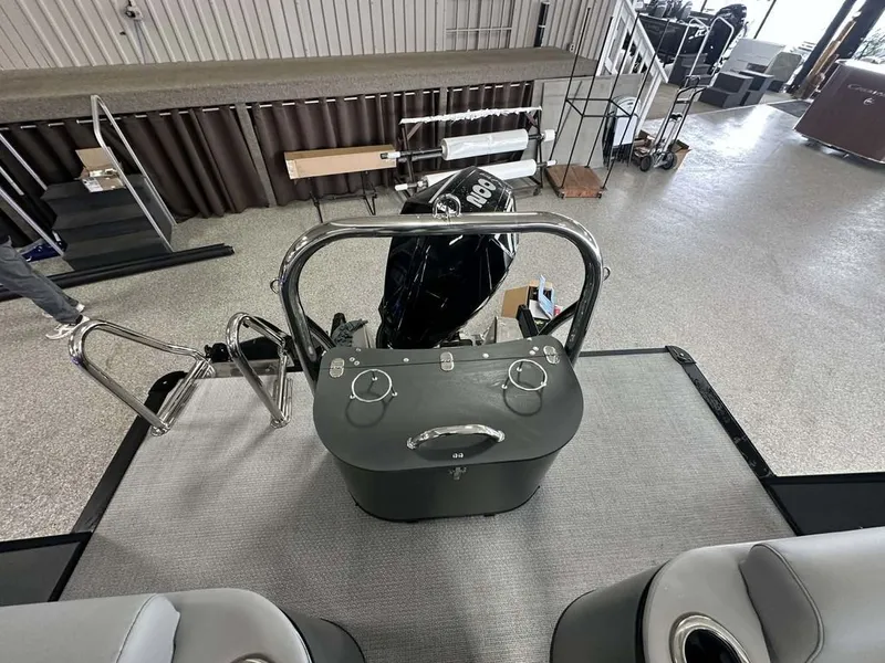 Slide: The Image of Avalon Catalina Quad Lounger 23 FT 2026 - 14