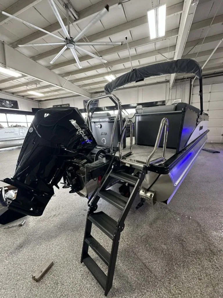 Slide: The Image of Avalon Catalina Quad Lounger 23 FT 2026 - 15