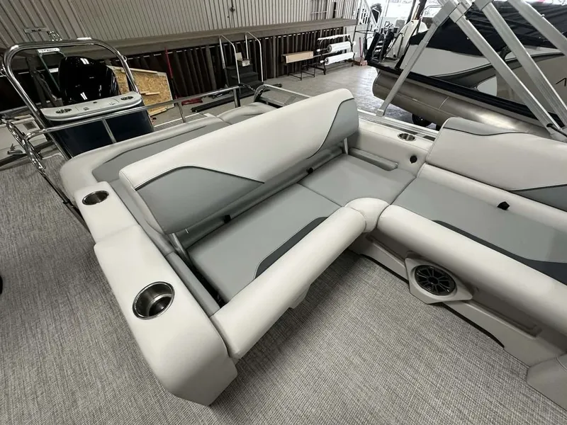 Slide: The Image of Avalon Venture 85 Versatile Rear Bench 23 FT 2026 - 12