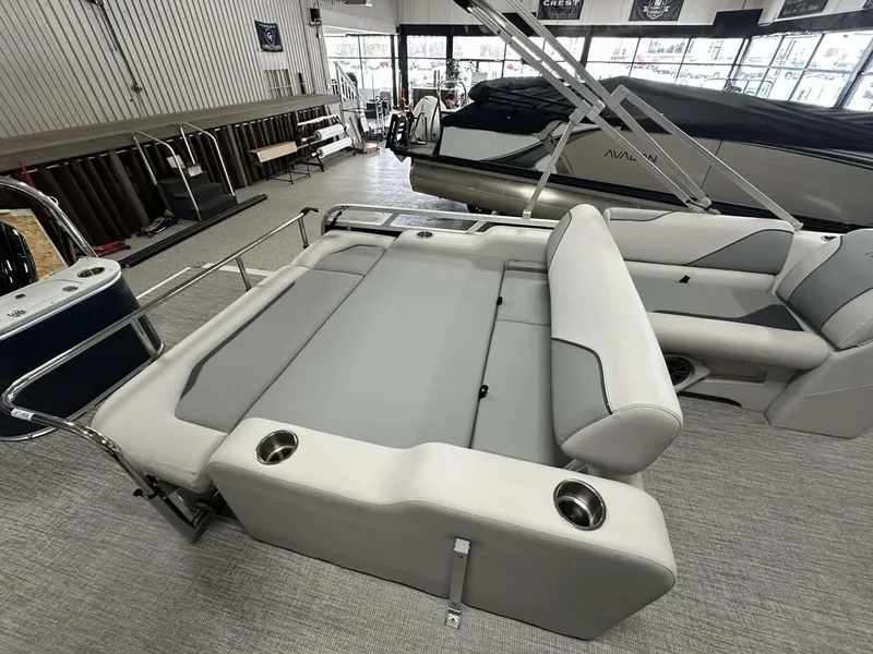 Slide: The Image of Avalon Venture 85 Versatile Rear Bench 23 FT 2026 - 14
