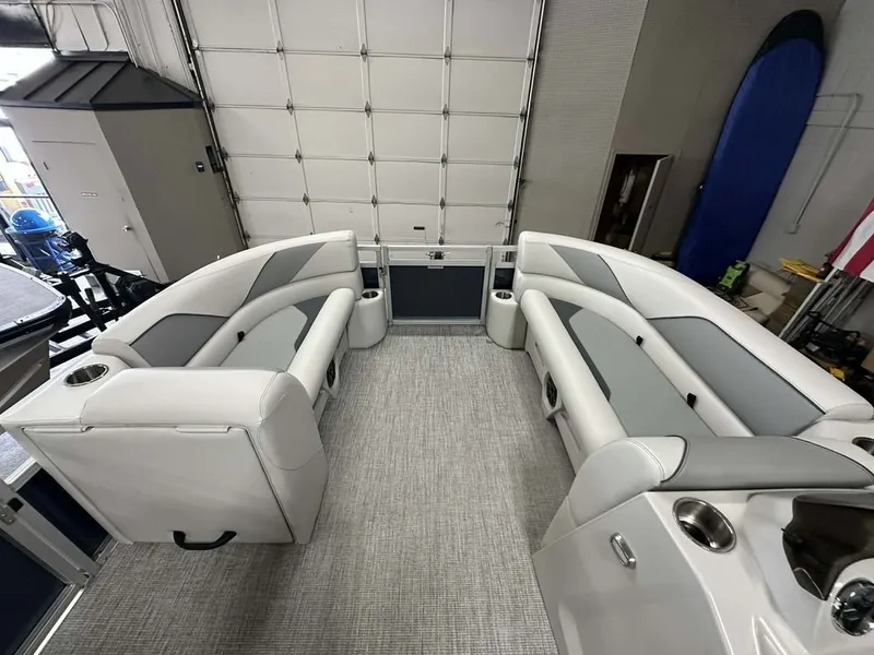 Slide: The Image of Avalon Venture 85 Versatile Rear Bench 23 FT 2026 - 3