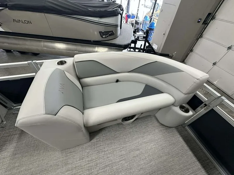 Slide: The Image of Avalon Venture 85 Versatile Rear Bench 23 FT 2026 - 4