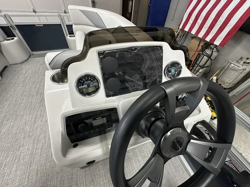 Slide: The Image of Avalon Venture 85 Versatile Rear Bench 23 FT 2026 - 9