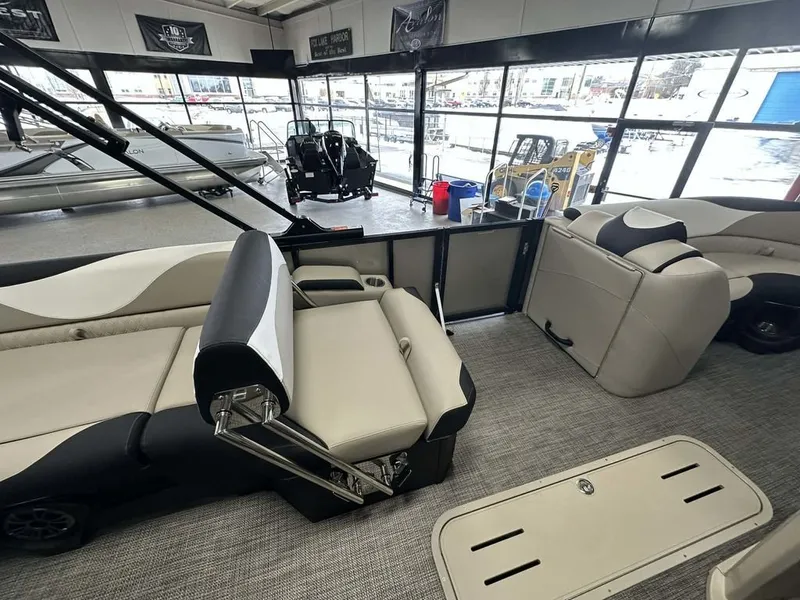 Slide: The Image of Avalon LSZ Quad Lounge Shift - 23' 2026 - 10