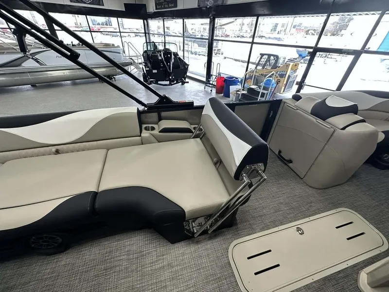 Slide: The Image of Avalon LSZ Quad Lounge Shift - 23' 2026 - 11