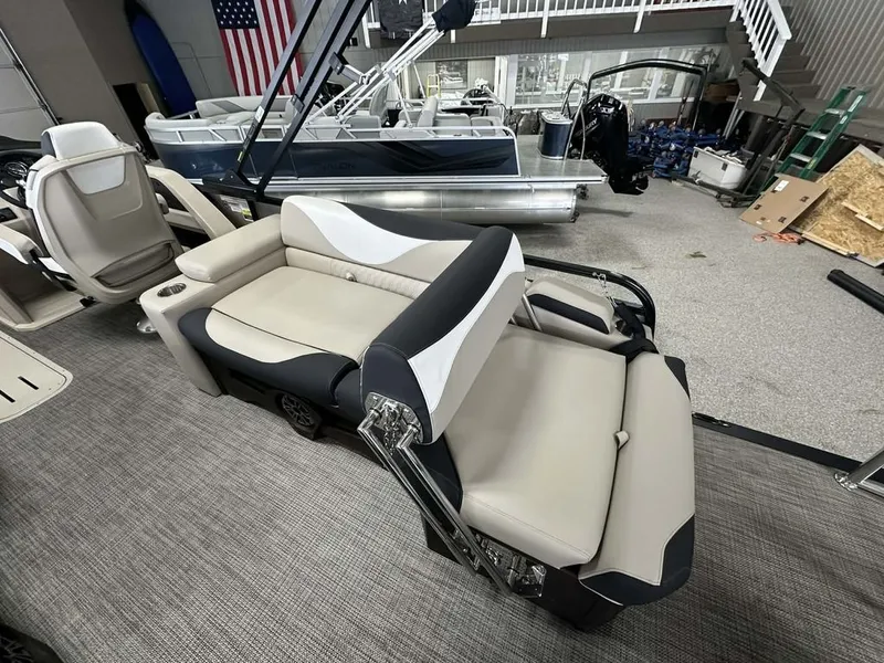 Slide: The Image of Avalon LSZ Quad Lounge Shift - 23' 2026 - 16
