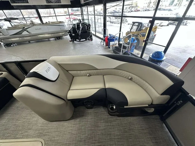 Slide: The Image of Avalon LSZ Quad Lounge Shift - 23' 2026 - 4