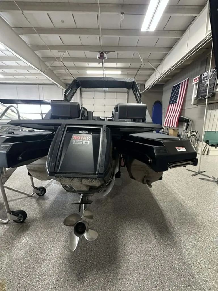 Slide: The Image of Manitou Explore 22 Switchback V-Toon 2024 - 14