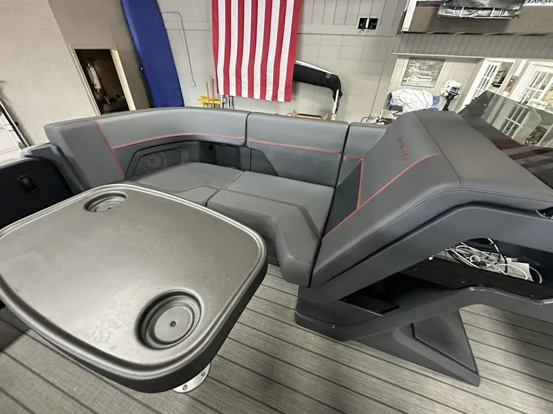 Slide: The Image of Manitou Explore 22 Switchback V-Toon 2024 - 4